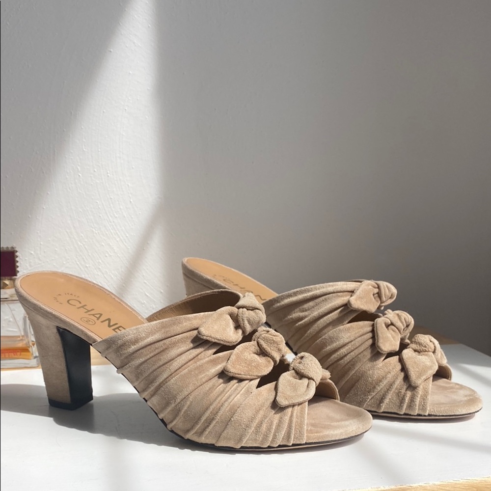 CHANEL Suede Calfskin Bows Mules